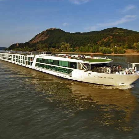 Fairtours Hotelschiff Emerald Sun****** Botel *